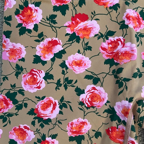 AERIE FLOWER BIKER SHORTS - Picture 3 of 5